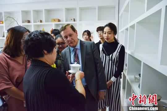 美国索菲亚大学校长受邀任云师大商学院国际导师