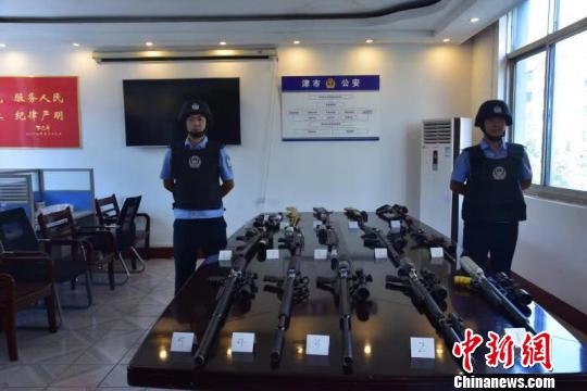 湖南津市警方捣毁一跨省贩枪网络缴获枪支22支