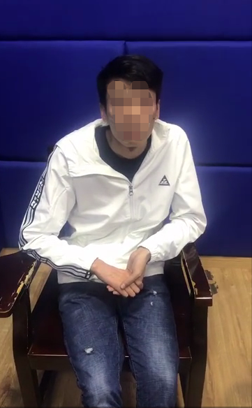 男子趁女友睡觉从她卡上转走14万公款后，竟丢下怀孕女友跑路