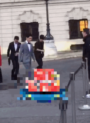 唐嫣罗晋婚礼马车乐队豪华进场 孙坚胡歌帅气亮相