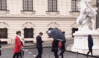 唐嫣罗晋婚礼马车乐队豪华进场 孙坚胡歌帅气亮相