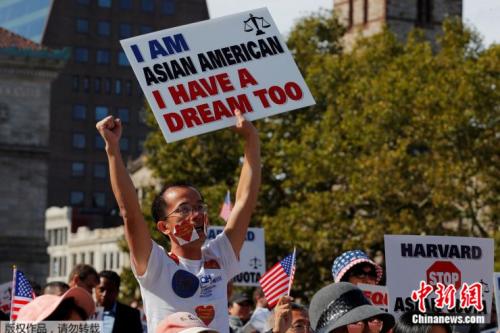 在马萨诸塞州波士顿(Boston, Massachusetts),支持者们参加了“美国梦集会——人人享有平等教育权利”。