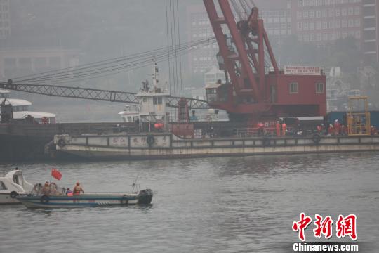 重庆万州坠江公交车拴套固定作业展开计划今晚打捞