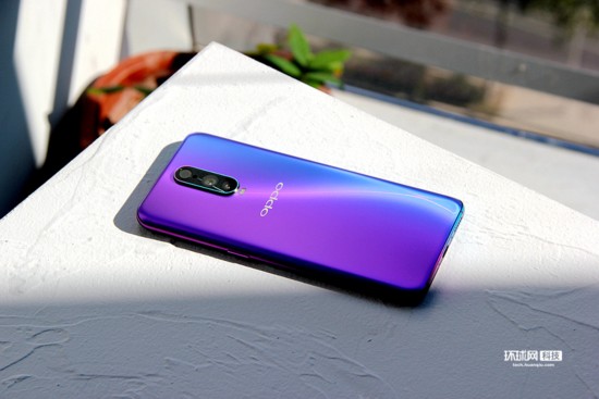 oppo r17 pro雾光渐变版开箱:磨砂玻璃质感更强