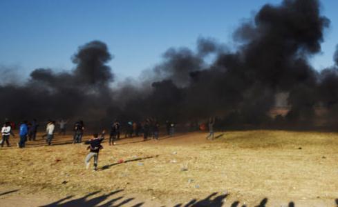 加沙地带边境32名巴勒斯坦人与以军冲突受伤