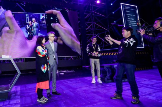 蒋昌建空降GeekPwn2018现场 揭秘人工智能安全漏洞