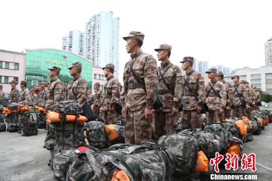 西部战区陆军专业抢险救援力量抵达金沙江堰塞湖