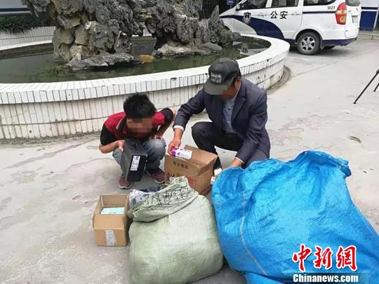 快递小哥100多个包裹路边遗失南宁警方已全部找回