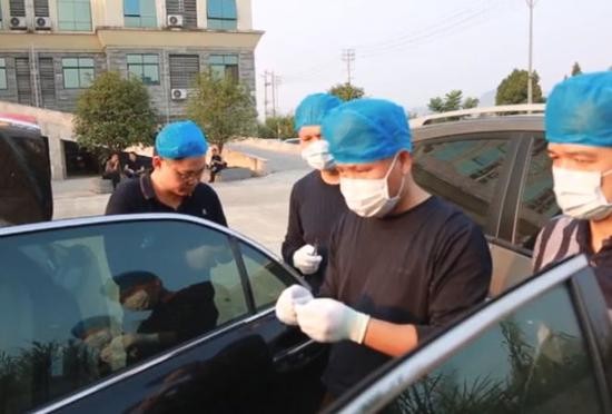 女子在家中被一只手捂住嘴喷药，醒来发现3岁儿子已经...