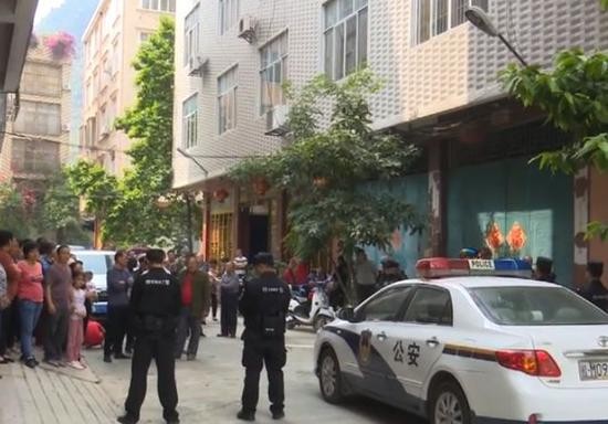 女子在家中被一只手捂住嘴喷药，醒来发现3岁儿子已经...