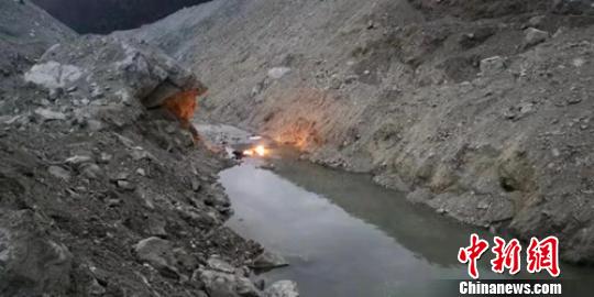 川藏交界的金沙江堰塞湖：白玉县金沙乡部分民房已进水被淹