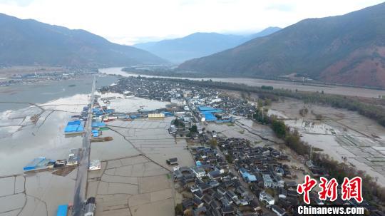 金沙江白格堰塞湖洪峰过境丽江长江第一湾成汪洋