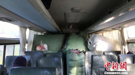 &ldquo;发货节&rdquo;运输迎高峰载人客车竟塞满货物&ldquo;助阵&rdquo;