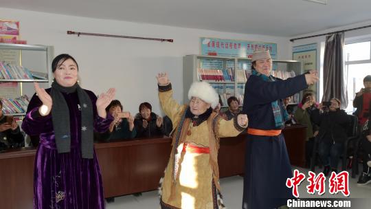 “乌兰牧骑+”走进中国三少民族鄂伦春:像极了冬日暖阳