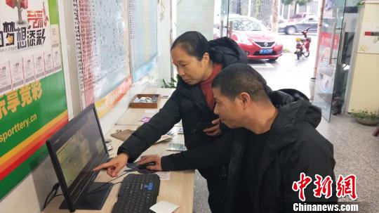 持守诚信寻37万中奖者彩票店老板娘：做人要恪守本分