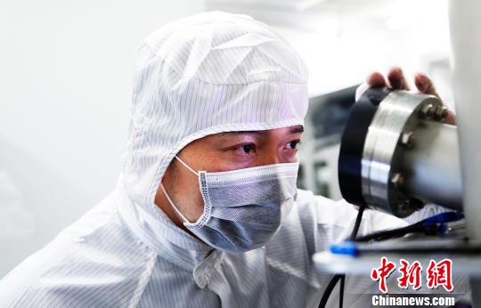青年科学家狄增峰：科研管理两不误“半导体材料”寻发展