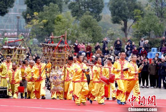 福建长汀举办第六届名城保护日活动豆腐宴吸引眼球