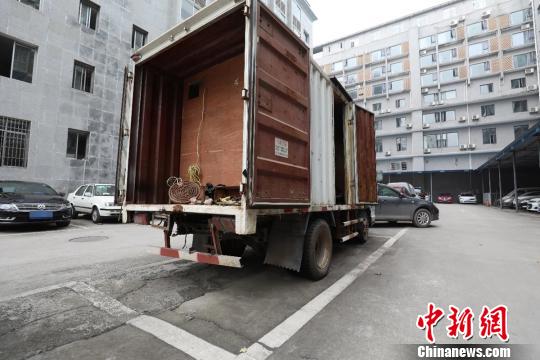 四川警方打掉一制贩毒团伙毒犯在“流动货车”内制毒