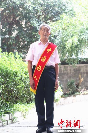 四川91岁高龄志愿者陈国辅：活一天就会坚持一天