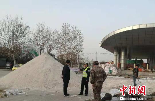 河南部分高速因初雪管制警方发布雪天“行车宝典”