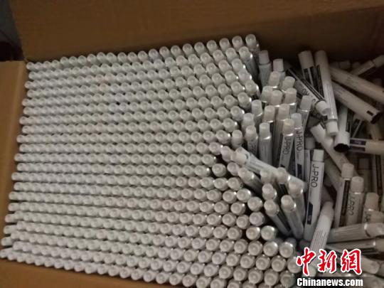 美容院“秘密武器”成本仅1元浙江台州警方捣毁制假窝点