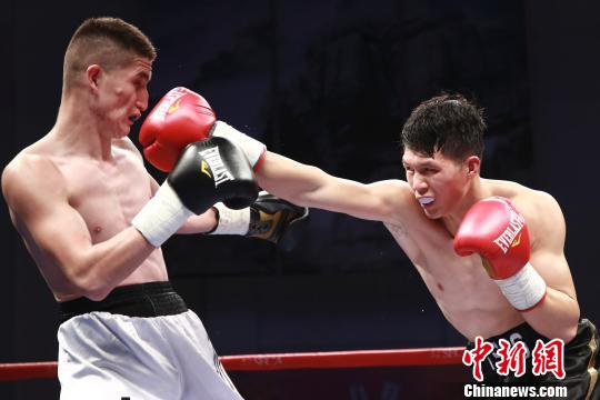 新疆黑马一晚连克两大夺冠热门夺拳力角斗场冠军