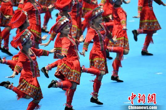 广西壮族自治区成立60周年庆祝大会群众表演精彩纷呈