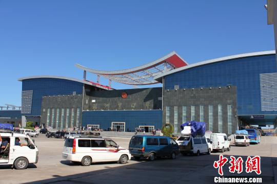 今年前11个月满洲里公路口岸出口果菜量价齐增