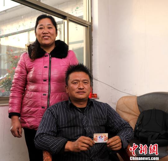 和家人反复协商，征得家人同意后，李素春在屯留区红十字会的协助下，完成了遗体捐赠登记，正式成为山西省遗体器官捐献志愿者，也成为屯留区残疾人志愿登记遗体器官捐献第一人。　李红卫 摄