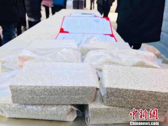 图为封装好的藜麦。　闫姣 摄