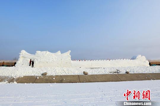雪雕。(资料图) 年磊 摄