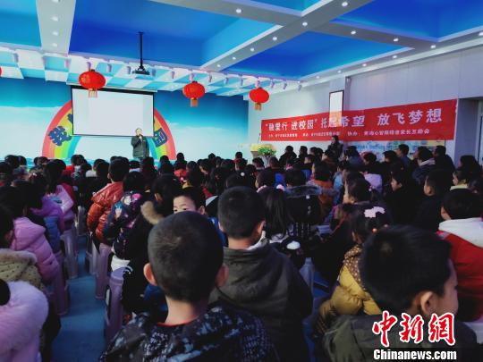 图为“融爱行，进校园”特殊教育资源教室启动仪式现场。　张海雯 摄