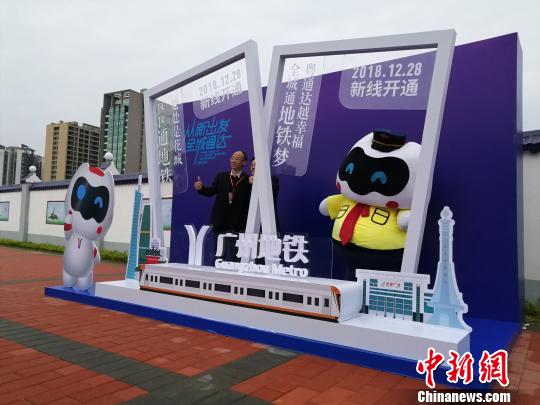 12月28日,广州地铁十四号线一期、二十一号线增城广场至镇龙段、广佛线燕岗至沥滘段3条新线齐齐开通运营,至此广州实现区区通地铁。 王华 摄