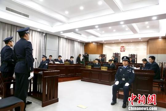 庭审现场。　刘元华 摄