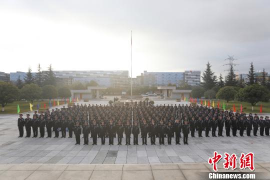 图为换装仪式现场 云南出入境边防检查总站供图 摄