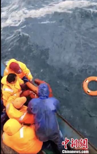 浙江台州外海一杂货船沉没1人死亡10人下落不明
