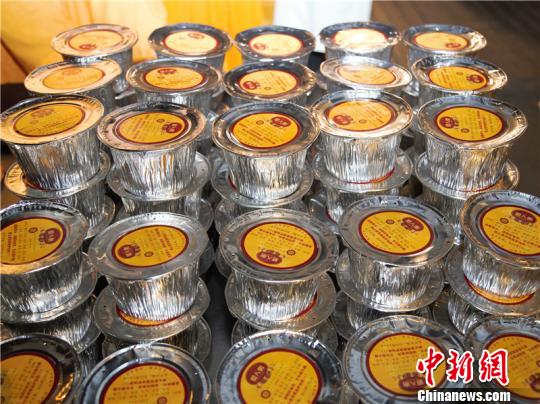 杭州灵隐寺腊八粥正式开锅熬制。 灵隐寺提供 摄