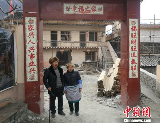 时济乡若吉村村民支持打造民宿旅游。　刘忠俊 摄