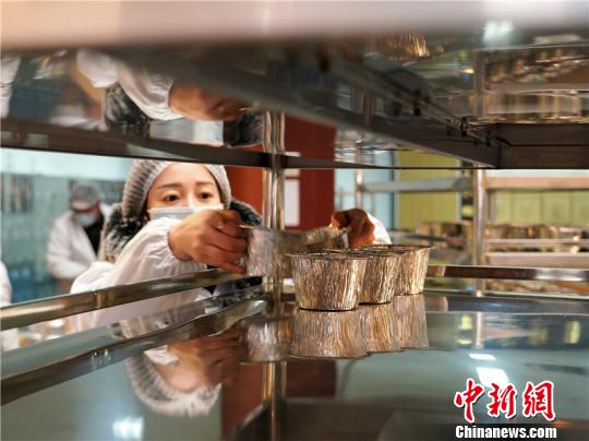 杭州灵隐寺腊八粥正式开煮今年预计施粥30余万份