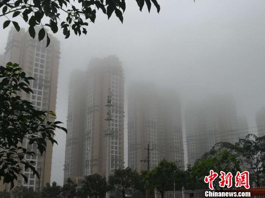 海南现大范围连续阴雨低温天未来10天琼州海峡部分时段有雾