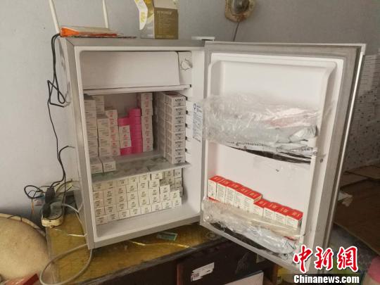 义乌警方在供货商张某的窝点内查获相关美容产品50余种、5000余盒，涉案价值近亿元。警方提供