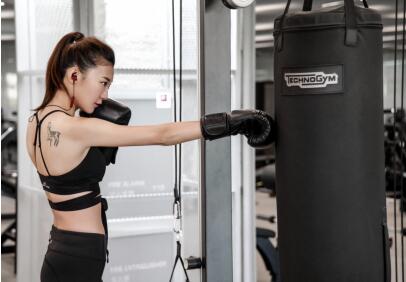 FIIL Runner魔影红浓情上市 火爆燃烧你的卡路里