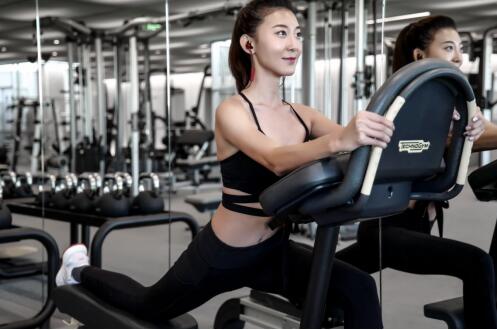 FIIL Runner魔影红浓情上市 火爆燃烧你的卡路里