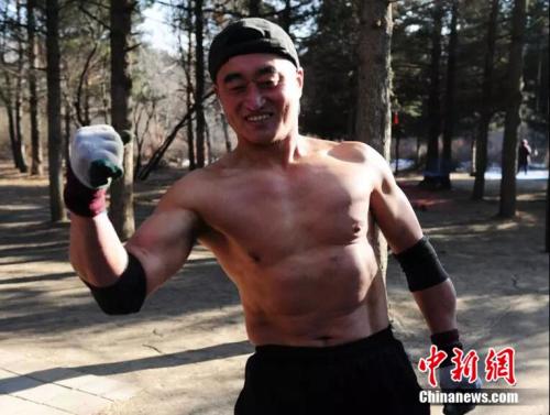 (&uarr;看着像多大年纪？)