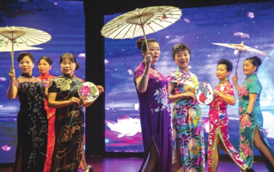 　　江南风情旗袍秀。记者　张健摄