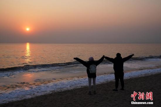 资料图：日出。<a target=\'_blank\' href=\'http://www.chinanews.com/\'><p class=