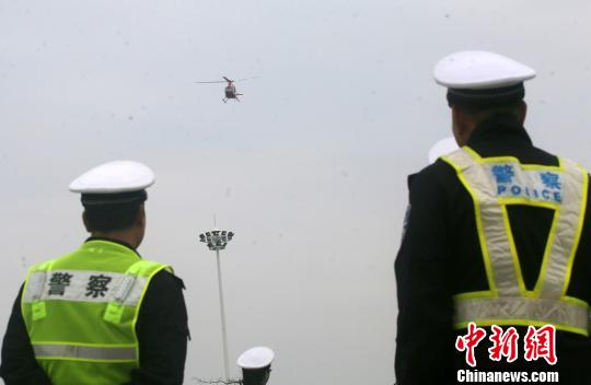 春运首日东莞启动直升机巡逻救援护航旅客(图2)
