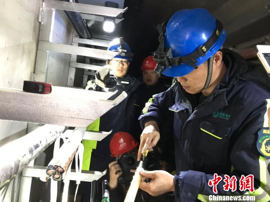 北京新机场变电站使用智能机器人巡检效率提高4-6倍