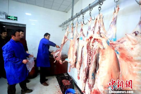 新疆且末投入105万元发放羊肉惠及4045户低保户