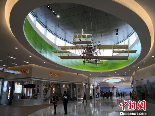 广东江门高速公路服务区设“侨乡小镇”再现19世纪集市场景